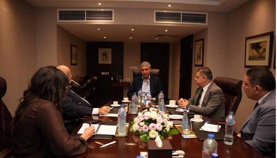 وزير السياحة يبحث مع رئيس المجلس العالمي للسفر والسياحة تعزيز التعاون